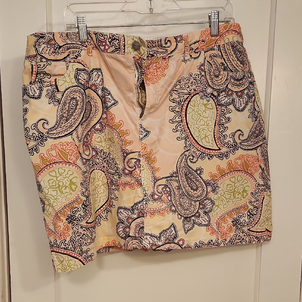 Vibrant Paisley Print Shorts - Picture 8 of 9